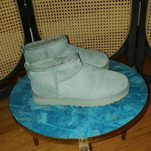 New Ugg Ankle Bootie Shearling *flaw*